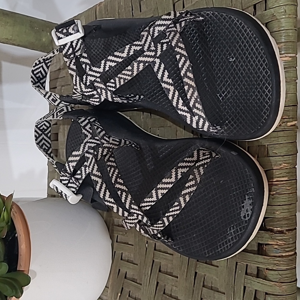 Chaco's Womens ZX1 Black White Patterned Classic Sport Sandals Size 9 - Picture 7 of 8